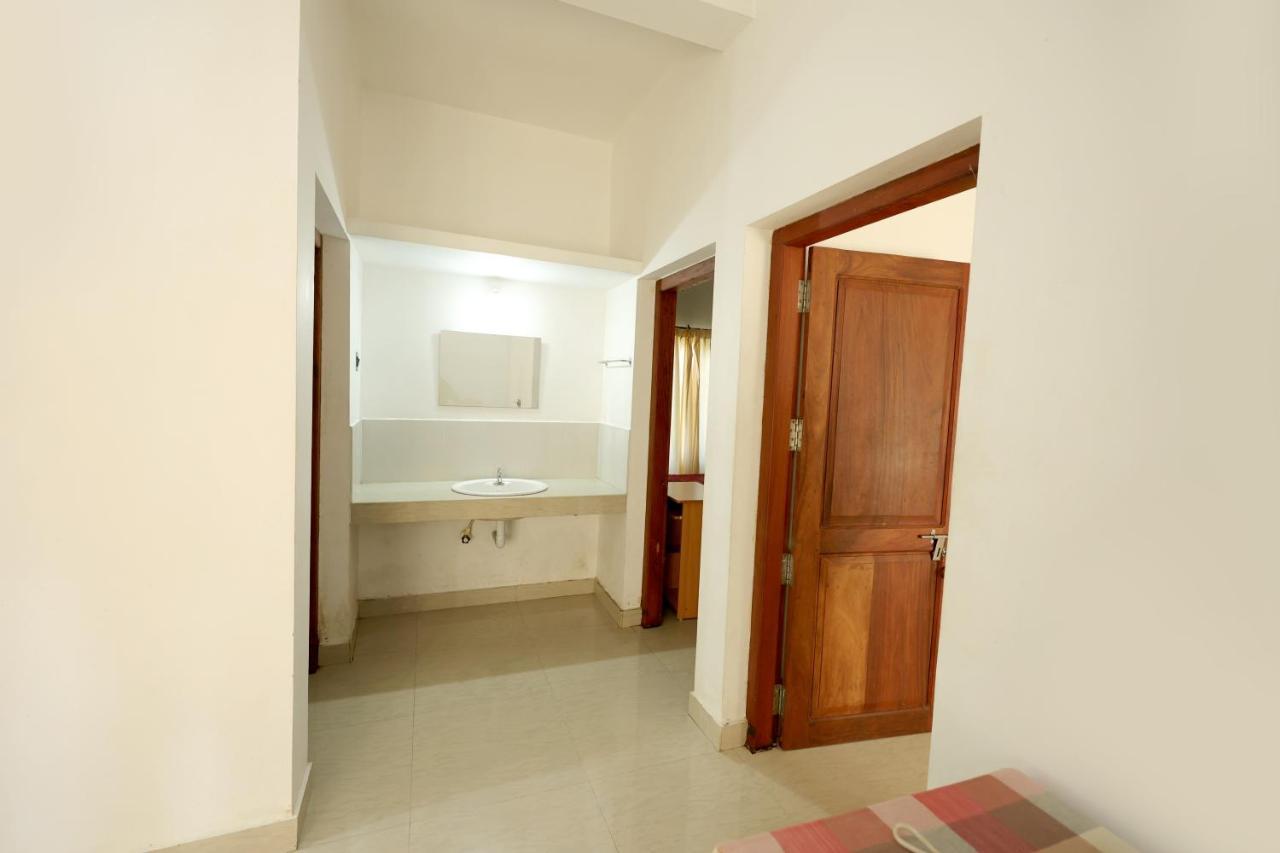 Daffodil Rooms - Non Ac Tellicherry Extérieur photo